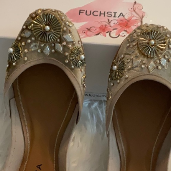 Fuchsia Embellished Cream Flats - Picture 4 of 11